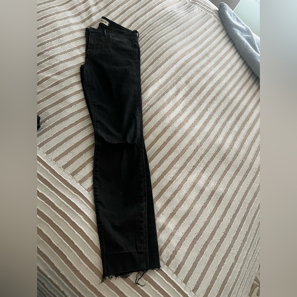 Size 26 madewell light black dark gray skinny jeans, with knee slits and raw hem